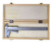 Suwmiarka 150mm w drewnianym etui